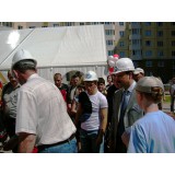 Андрею Аршавину в целях безопасности надели каску и повели на стройку